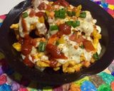 A picture of step 4 of Kurkury with white sauce.