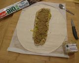 Une image de l'étape 4 de Tresse Feuilletée AU LIEU NOIR, FONDUE DE POIREAUX et tapenade.