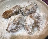 Hình bước làm 5 của món Gà quay da giòn, ăn kèm cơm chiên tỏi và canh nấm