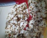 Foto langkah ke 3 dari resep Pop Corn Strawberry.