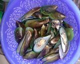 Foto langkah ke 2 dari resep Kerang ijo saos padang.