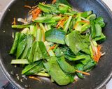 Hình bước làm 2 của món Gan gà xào miến