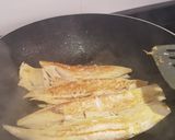 Foto del paso 4 de la receta: Bonito con cebolla caramelizada al curcuma y lima