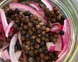 A picture of step 1 of Red Onion Pickle.