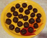 Aszalt szilvás-diós golyók recept fázis 3 fotója