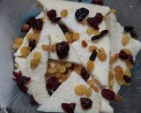 Foto langkah ke 2 dari resep Puding Roti Tabur Buah.