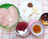 Foto langkah ke 2 dari resep Fillet Ayam Angkak Merah Manis (Versi Rice Cooker).