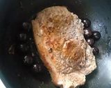 Foto del paso 2 de la receta: Cerdo en salsa de cerezas