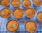Foto langkah ke 4 dari resep Yoghurt Cheese Muffin.