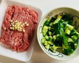 小黃瓜炒絞肉的食譜步驟1照片