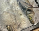 Foto del paso 4 de la receta: Lubina a la sal