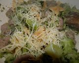 Foto del paso 6 de la receta: Brécol con salchichas y pasta de colores lacitos