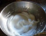 Foto del paso 5 de la receta: Helado mousse de sambayón con chips de chocolate 