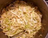 Foto del paso 2 de la receta: Falso chucrut (pechito de cerdo con repollo blanco)