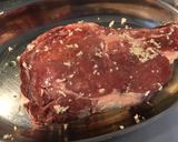 Une image de l'étape 2 de Côte de bœuf grillée à la plancha à l ail mariné et herbes du maquis.