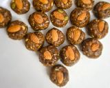 डेट्स खोया पेड़ा विद मिक्स्ड सीड्स रेसिपी चरण 5 फोटो