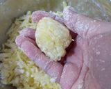 Foto langkah ke 5 dari resep 147. Crispy Cheesy Hashbrown.
