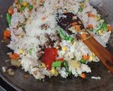 Foto langkah ke 2 dari resep Nasi Goreng Pelangi.