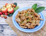 Hình bước làm 4 của món Sụn Heo Chiên Giòn Xóc Lá Chanh
