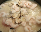 Foto del paso 5 de la receta: Merluza con almejas y gambas estilo marinera