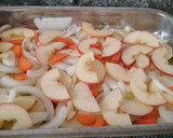 Foto del paso 1 de la receta: Pollo al horno con manzana