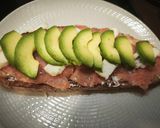 Foto del paso 3 de la receta: Tosta de salmón y queso de cabra