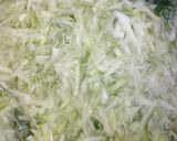 Kapros tökfőzelék sertés pörkölttel recept fázis 2 fotója