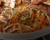 Foto del paso 2 de la receta: Pollo a la barbacoa en colchón de vegetales! Fácil y rápido! Muy sabroso😋