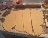 Foto del paso 7 de la receta: Bizcochitos Domingueros Salados de Polenta Rellenos con Dulce de Leche y Dulce de Guayabada