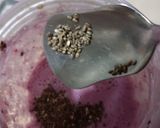Gambar langkah 2 resipi Berry Bliss Smoothie Bowl.