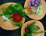 Foto langkah ke 1 dari resep Soto Ayam Santan (Soto Kuning Bogor).