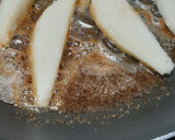 Foto del paso 2 de la receta: Ensalada con pera caramelizada y queso de cabra