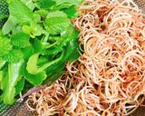 Hình bước làm 2 của món Gỏi Sứa Hoa Chuối