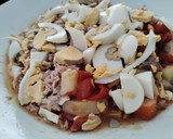 Foto del paso 1 de la receta: Ensalada campera de pimientos y cebolla con atún y anchoas en Thermomix
