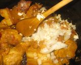 Foto del paso 4 de la receta: Fricasé de cerdo acompañado con yuca hervida