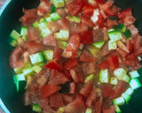 Foto del paso 1 de la receta: Cazuelita de verduras con huevo escalfado 🍅