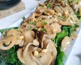 Foto langkah ke 4 dari resep Tumis Jamur Merang.