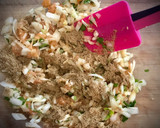 Foto del paso 2 de la receta: Risotto de salmón y guisantes acompañado de gyozas especiales