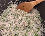 Foto del paso 2 de la receta: Arroz con tallitos de perejil
