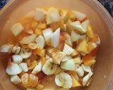 Foto del paso 3 de la receta: Ensalada de frutas de estación con pera