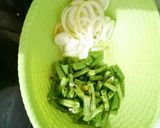 Foto langkah ke 2 dari resep Seafood Udang Cumi Saos Padang.
