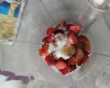 Foto langkah ke 2 dari resep Jus strawberry yakult.