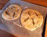 Focaccia fokhagymával és rozmaringgal recept fázis 4 fotója