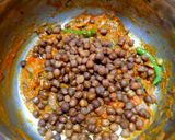 A picture of step 5 of Black chickpea pulao in pressure cooker.
