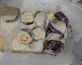 Foto langkah ke 1 dari resep Terong Tumis Bawang Putih.