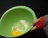 Foto langkah ke 2 dari resep TANPA TERIGU TANPA MIXER TANPA OVEN | CAKE KETAGIH SUPER LEMBUT.