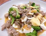 รูปขั้นตอนการทำที่ 4 ของ หมูสับผัดไข่เค็ม~เต้าหู้ไข่~บรอกโคลี