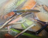 A picture of step 2 of Boiled Giant River Prawns in Coconut Water.