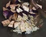 Foto langkah ke 5 dari resep Tumis terong daging.