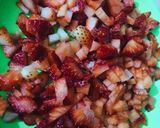 A picture of step 1 of Strawberry pulpy syrup.